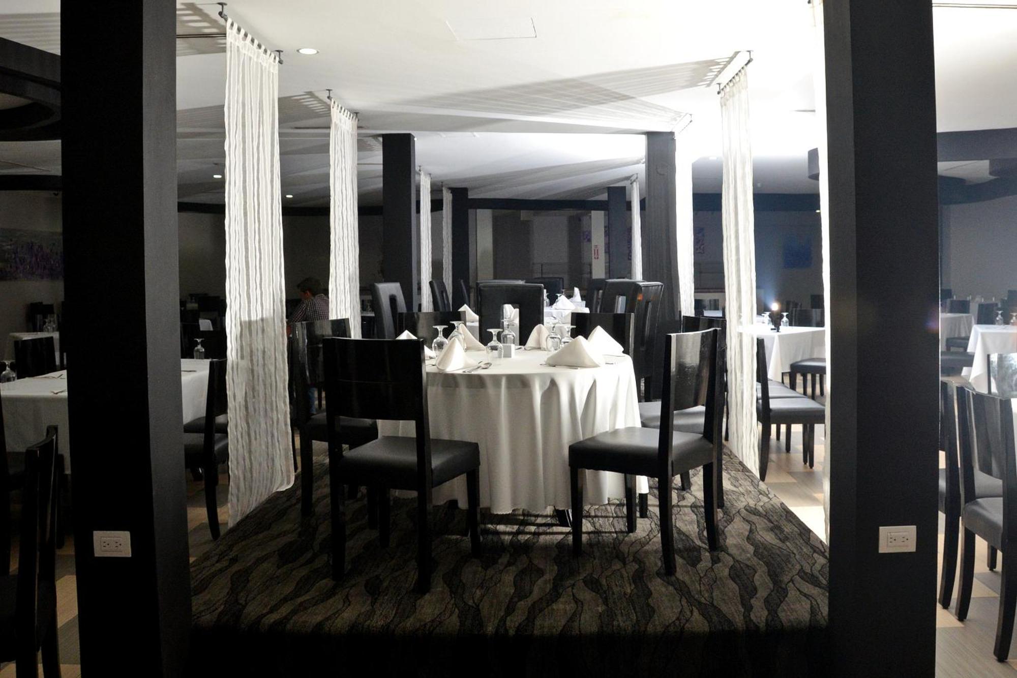 Regent Star Hotel Piarco Exteriér fotografie
